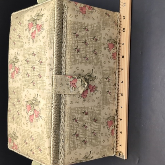 VGT,Cream,Floral,Woven Handle Sewing Basket. - Picture 13 of 15